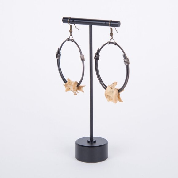 WOLF TEA CREATIONS HANDMADE WIRE WRAP HOOP EARRINGS WITH RACCOON VERTEBRAE CHARM - Picture 2 of 6